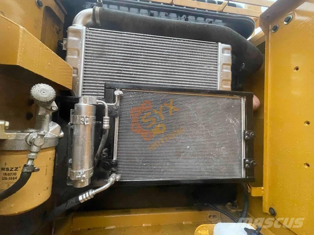 CAT CAT320 D2 Гусеничні екскаватори