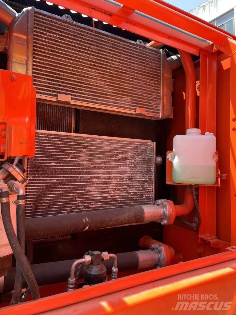 Doosan DX225LC Гусеничні екскаватори
