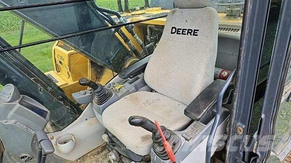 John Deere 210G LC Гусеничні екскаватори
