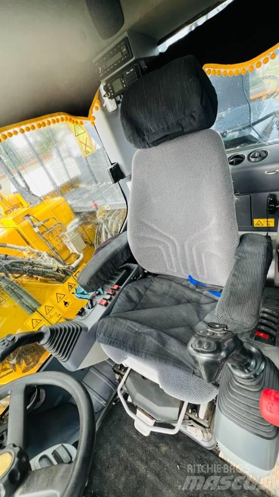 Komatsu PW 158 Колісні екскаватори
