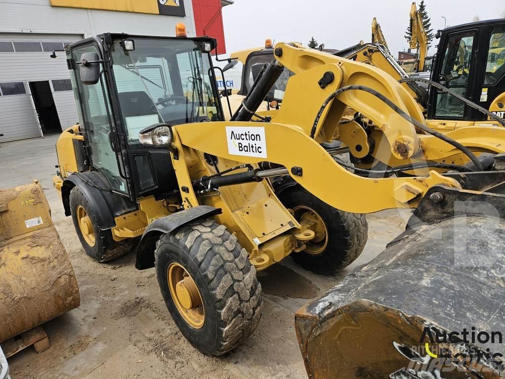 CAT 906 M Фронтальні навантажувачі