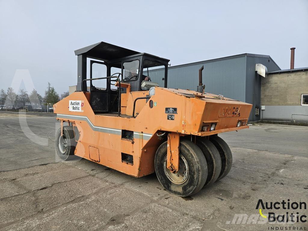 Corinsa CCN 1222 Пневматичні катки