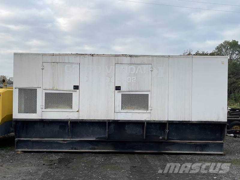 CAT C 18 - 700 Дизельні генератори