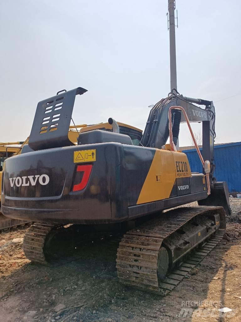 Volvo EC 210 Середні екскаватори 7т. - 12т.