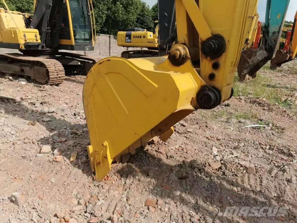 Komatsu PC 200 Гусеничні екскаватори