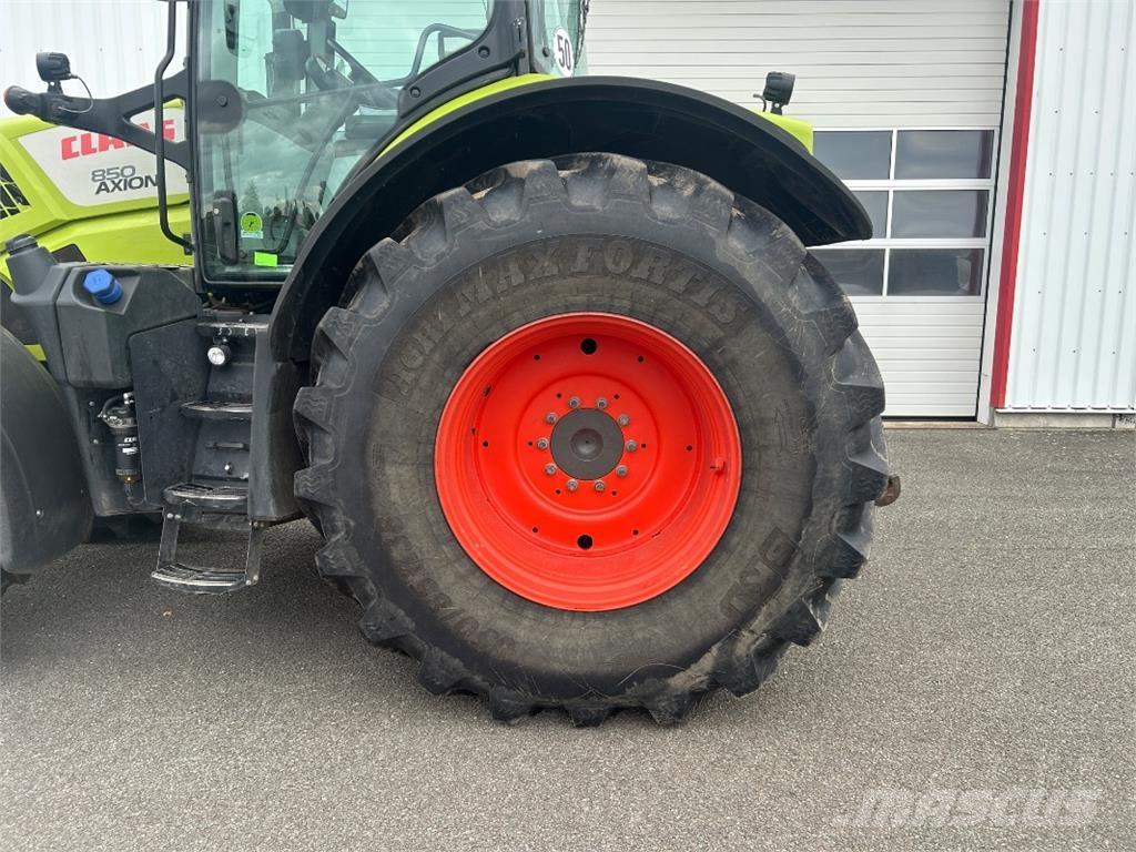 CLAAS Axion 850 Трактори