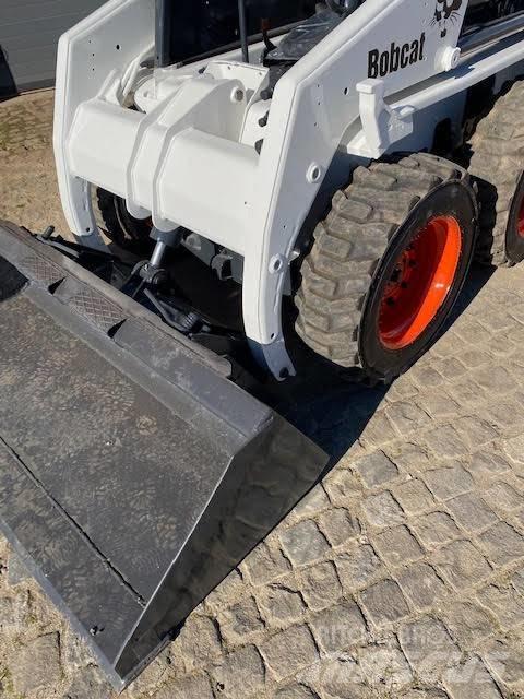 Bobcat S 130 Малі навантажувачі