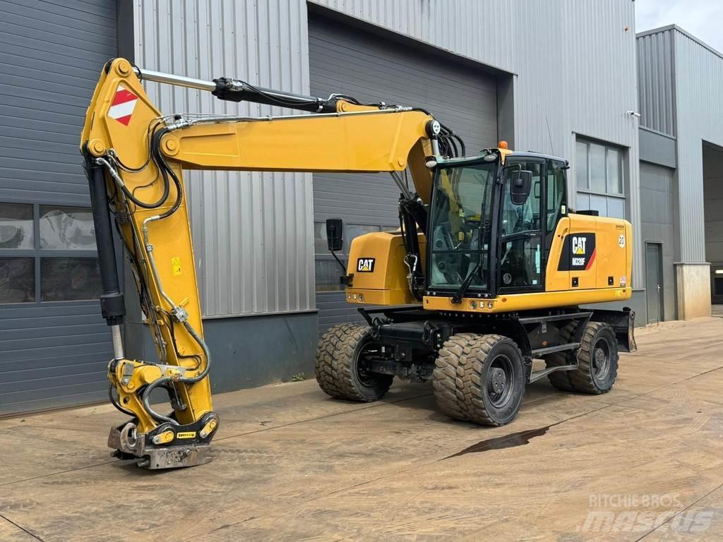 CAT M320F Колісні екскаватори