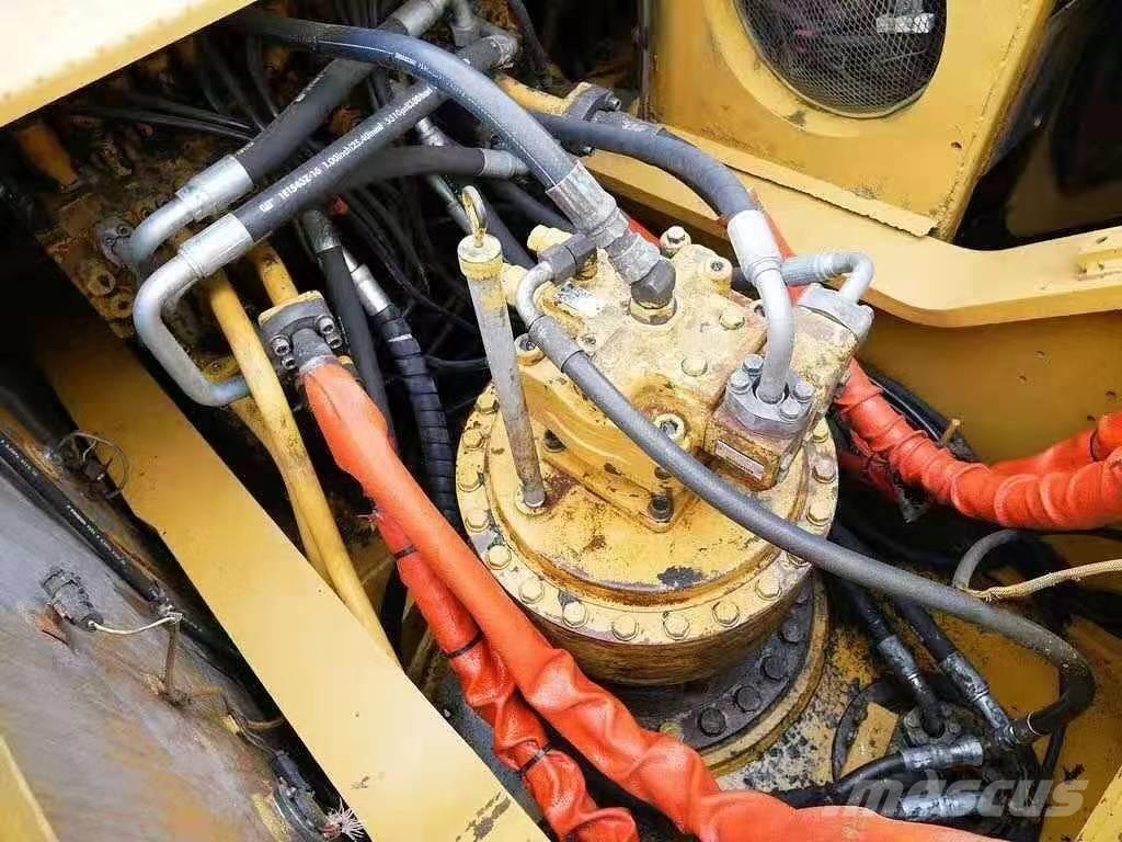 CAT 330 D Гусеничні екскаватори