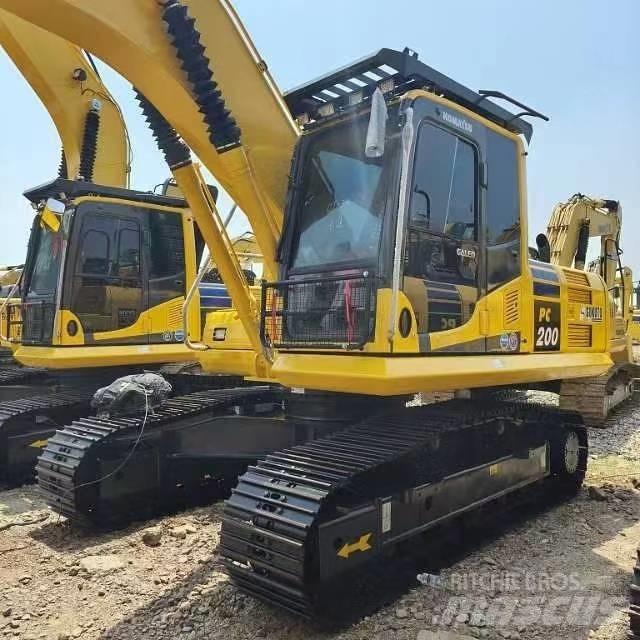 Komatsu PC 200-8 Середні екскаватори 7т. - 12т.