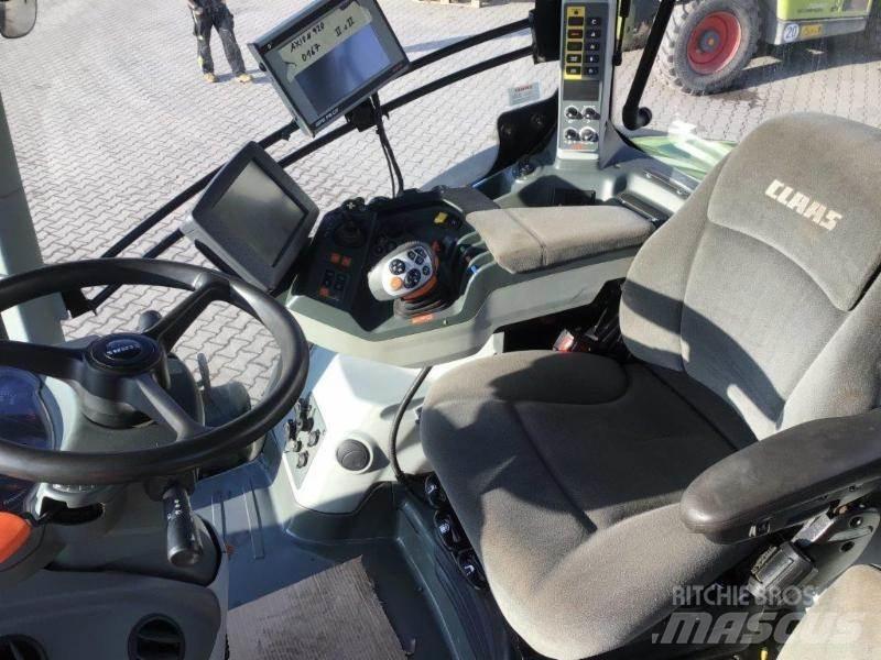 CLAAS AXION 920 Трактори