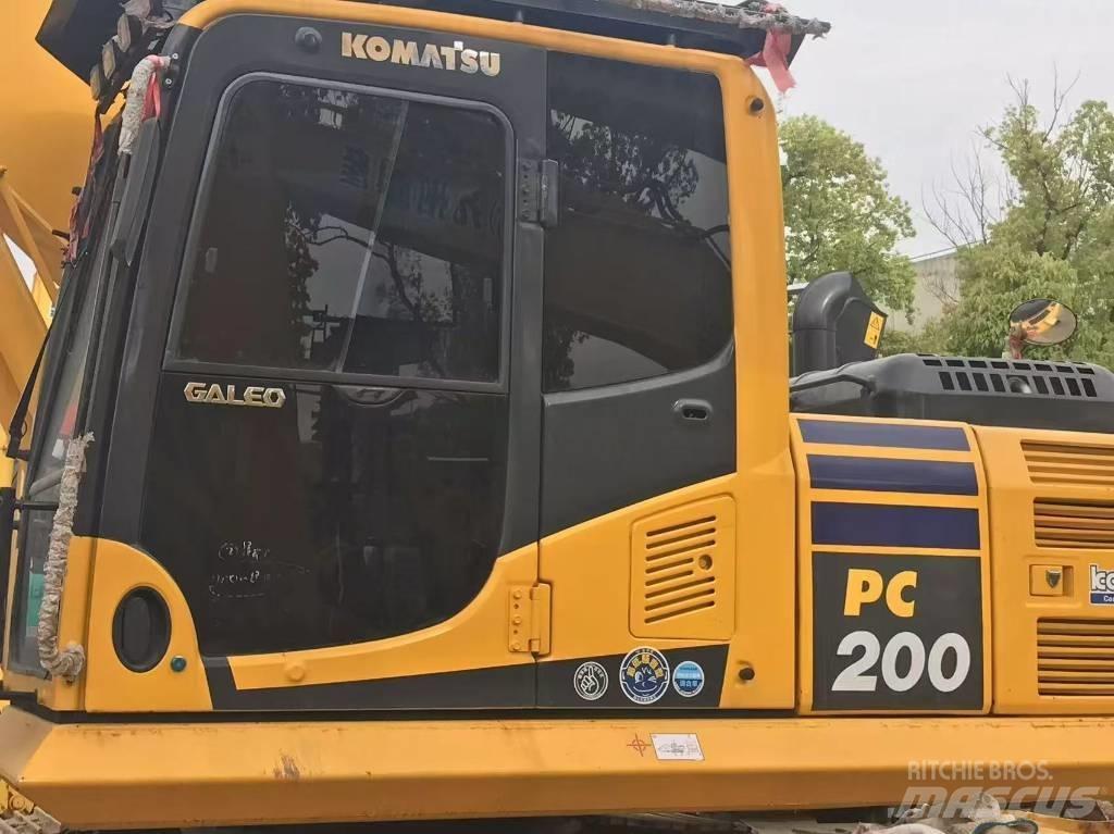 Komatsu PC 200-8 Гусеничні екскаватори