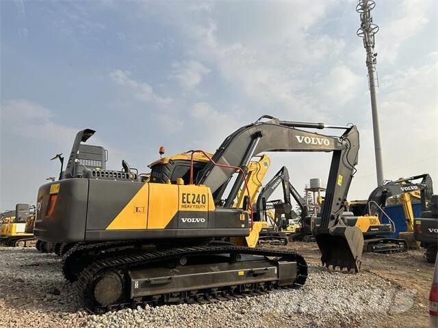 Volvo EC240 Гусеничні екскаватори