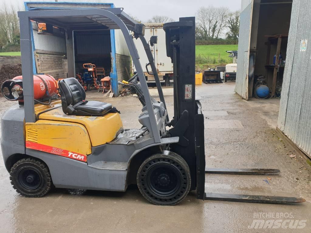 TCM FG25T3 Газові навантажувачі