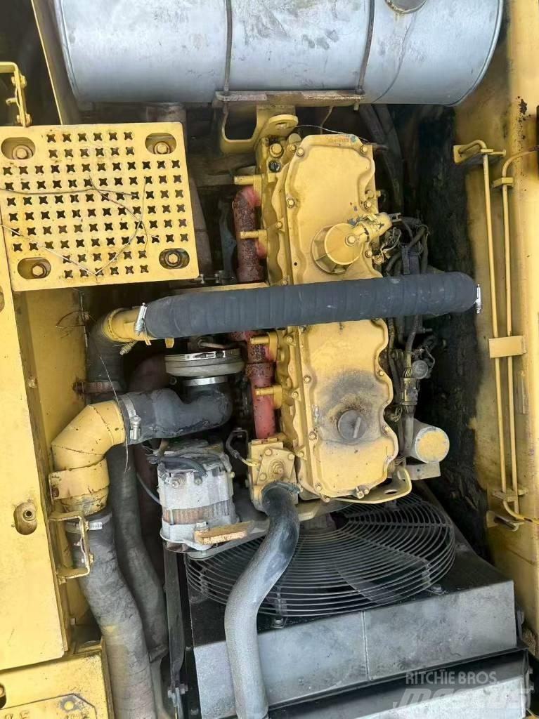CAT 325 CL Гусеничні екскаватори