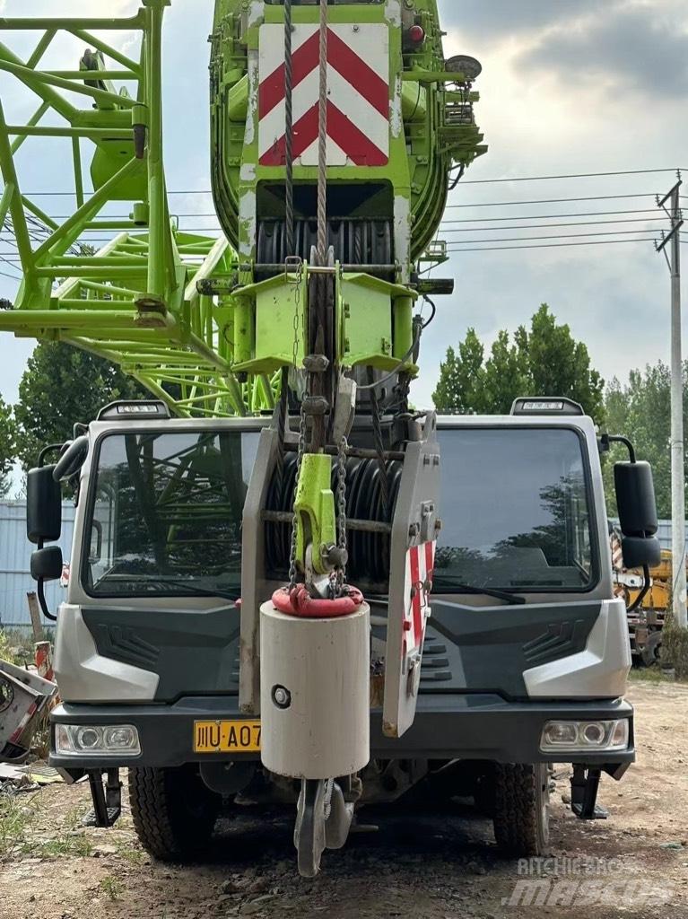 Zoomlion ZTC700 автокрани