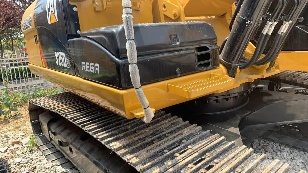 CAT 325 Гусеничні екскаватори