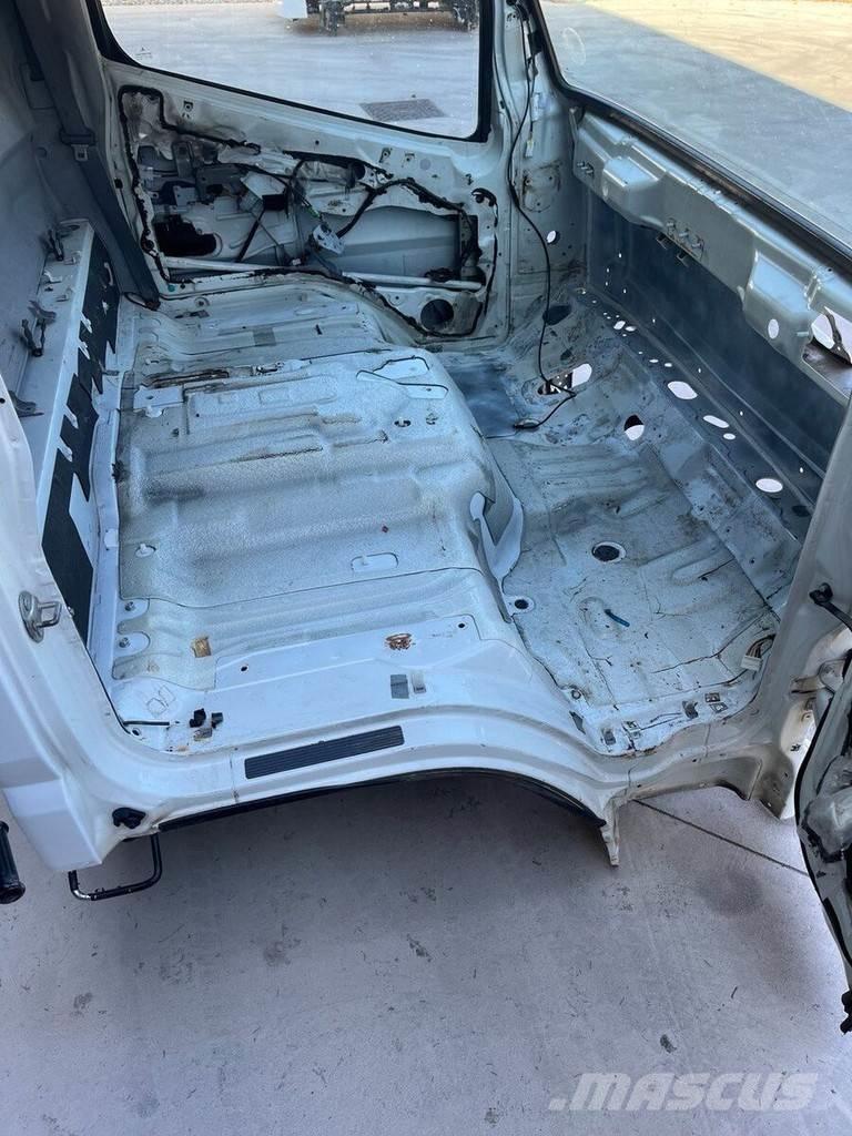 Mitsubishi S MODEL Кабіни