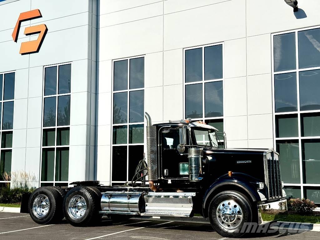 Kenworth W 900 Тягачі