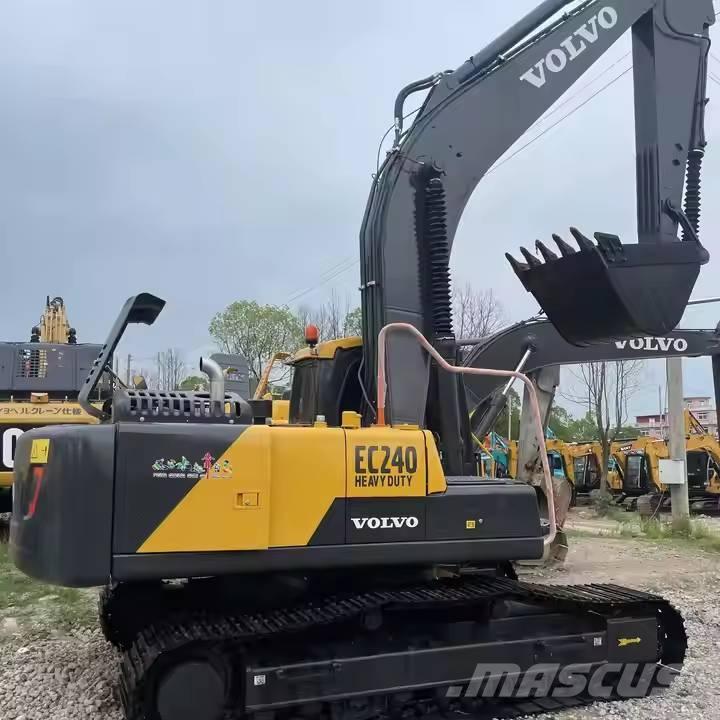 Volvo EC240D Гусеничні екскаватори