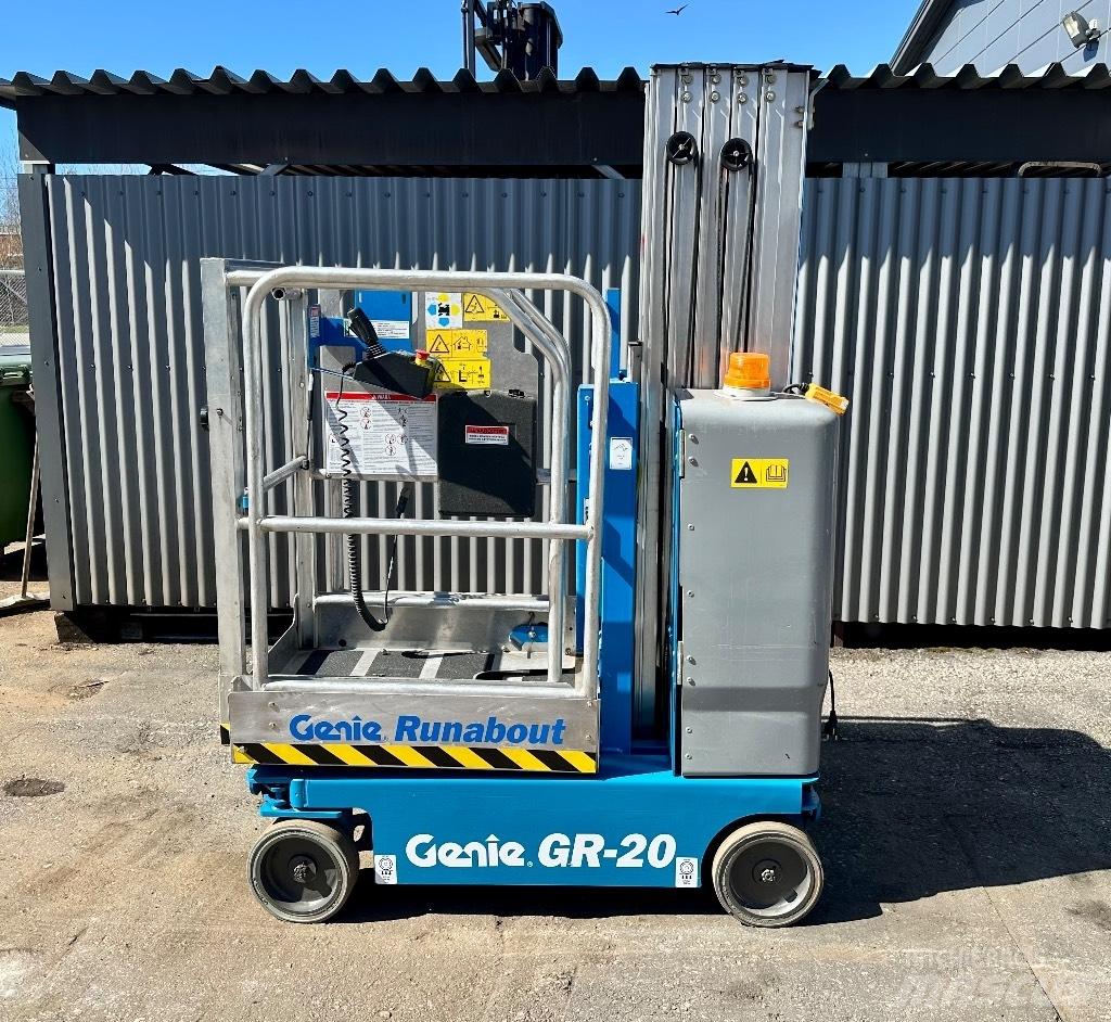 Genie GR 20 Вертикальні щоглові підйомники