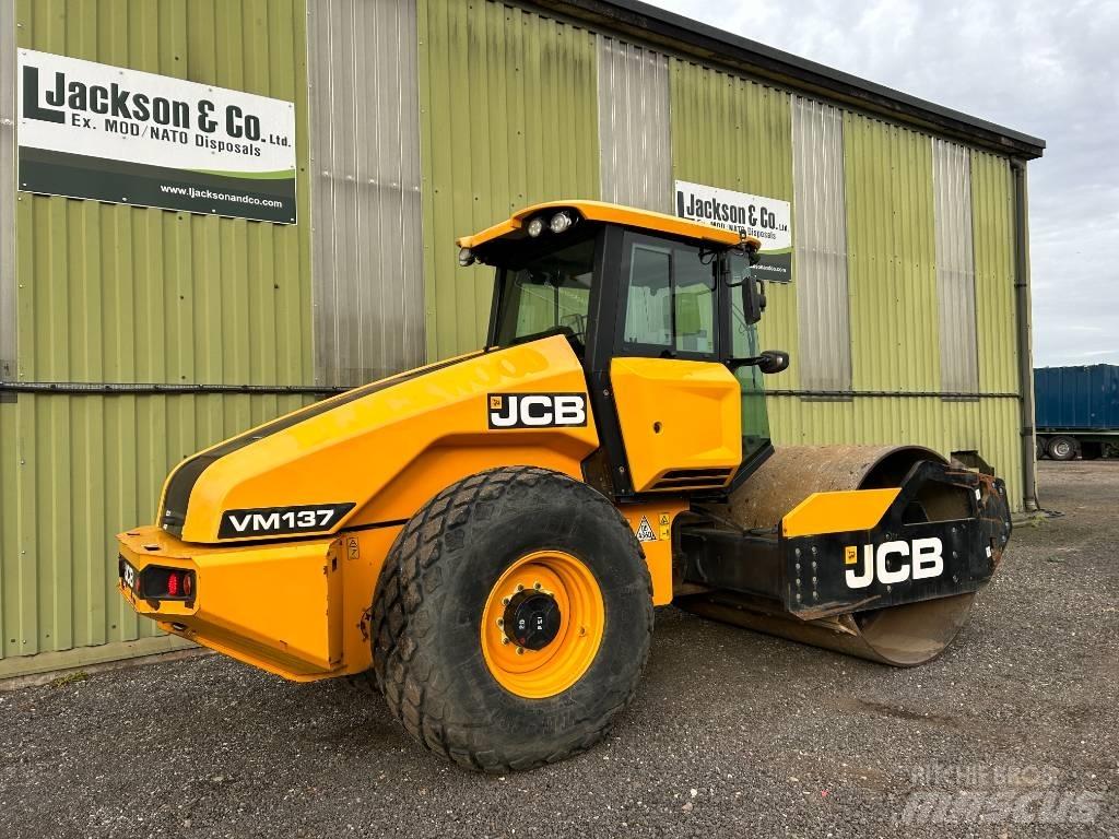 JCB VM 137 Грунтові котки
