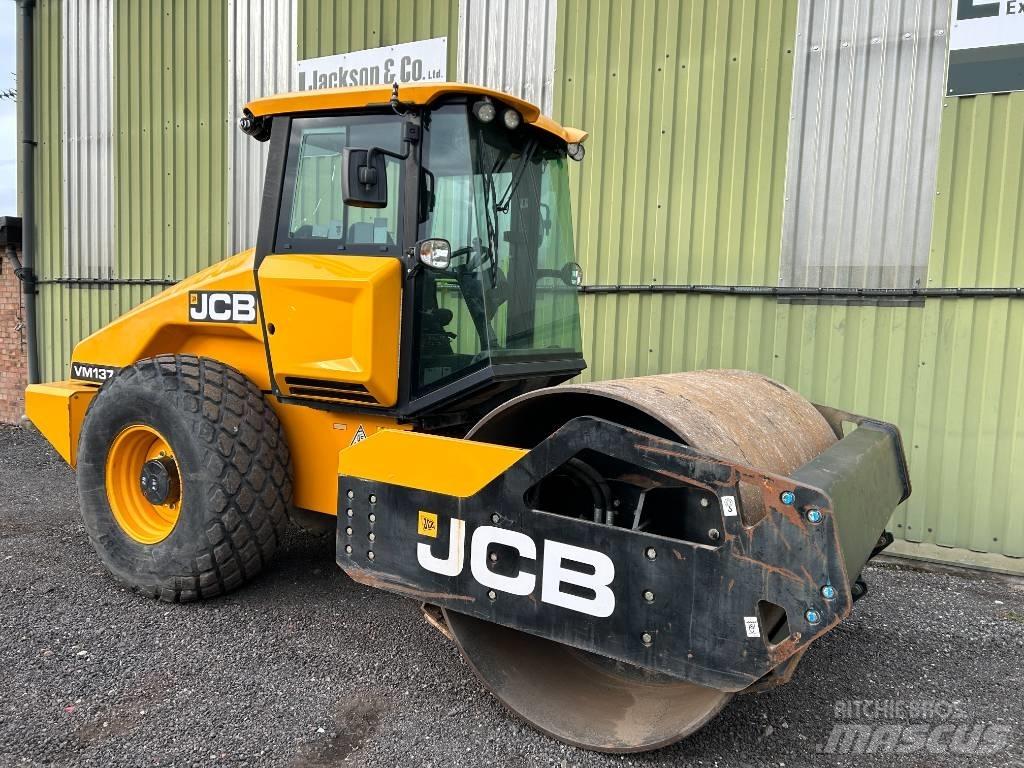 JCB VM 137 Грунтові котки
