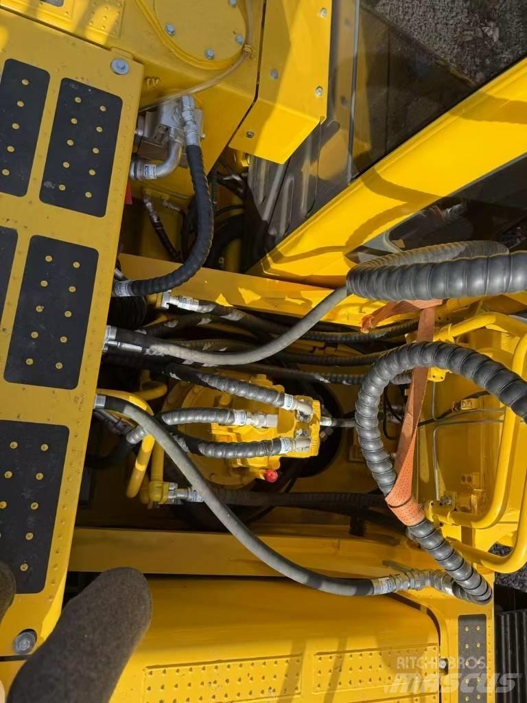 Komatsu 350LC-8 Гусеничні екскаватори