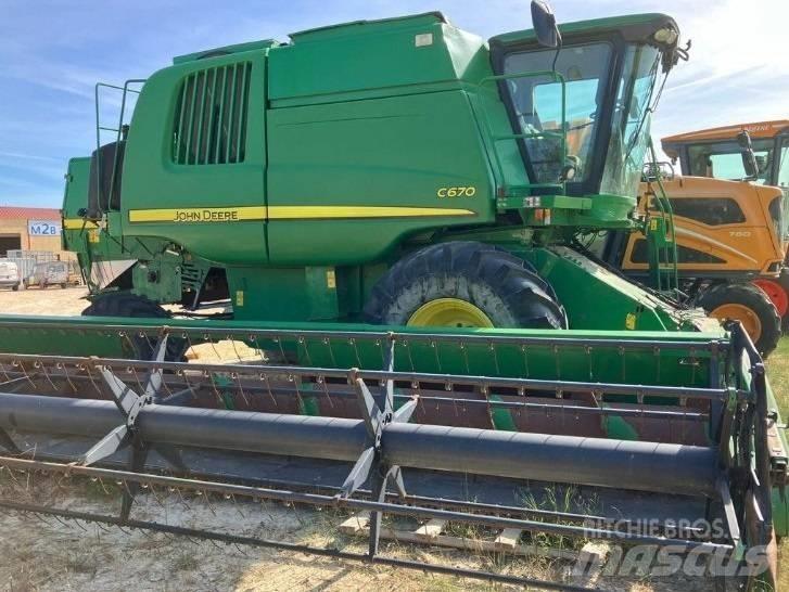 John Deere C 670 Зернозбиральні комбайни