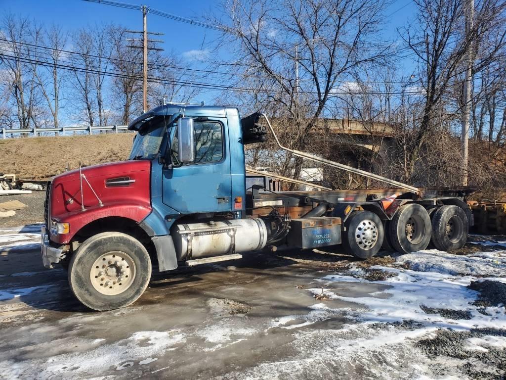 Volvo VHD84F Контейнеровози