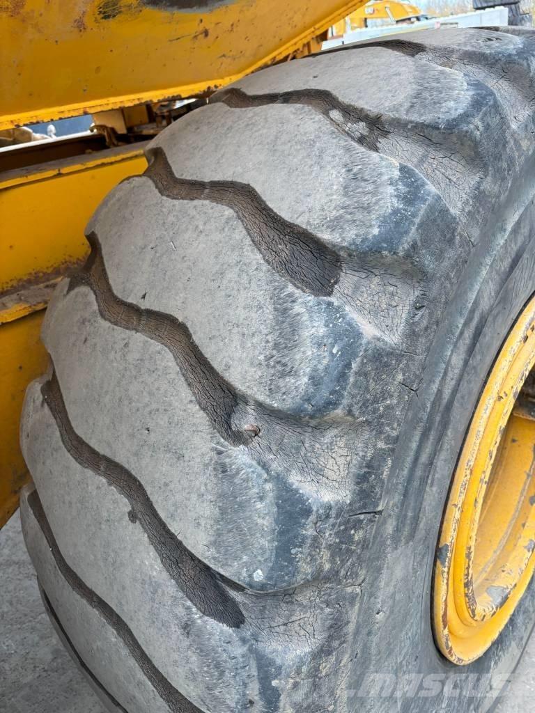 Volvo A 25 E Зчленовані самоскиди