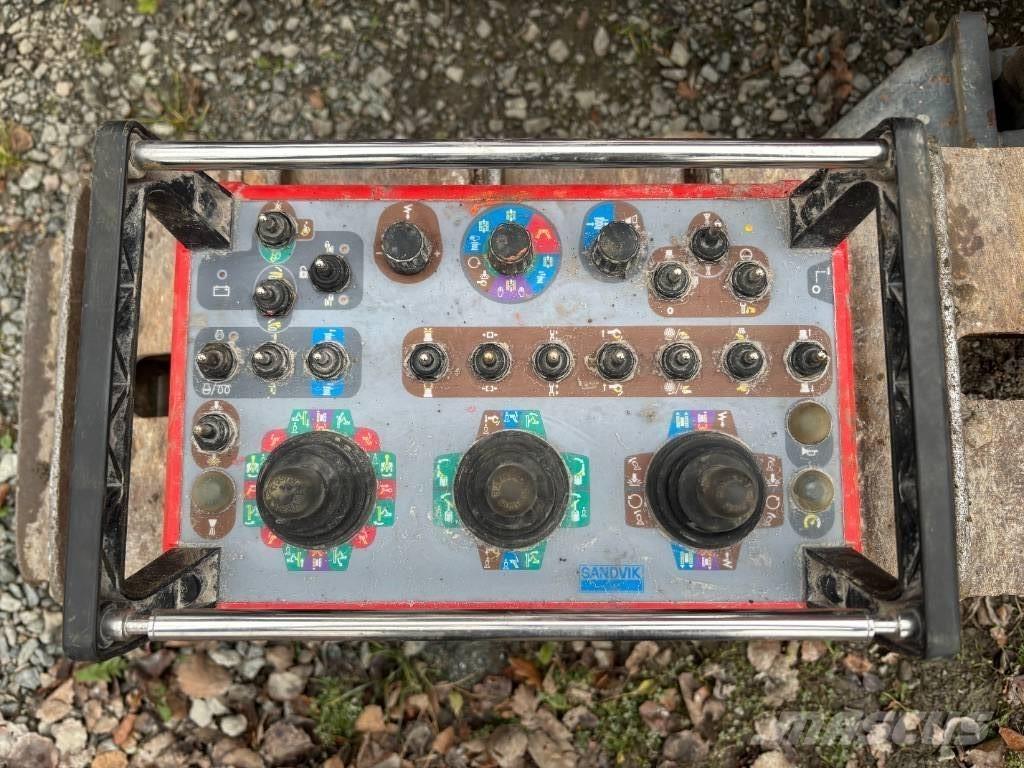 Sandvik Dino DC400Ri Свердлильні установки