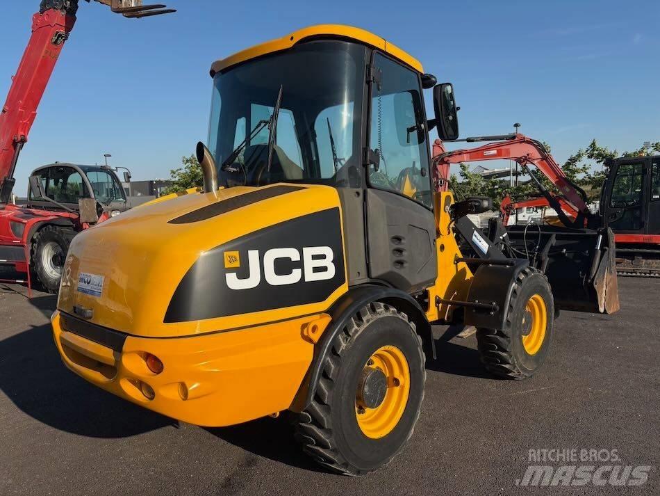 JCB 406 Фронтальні навантажувачі