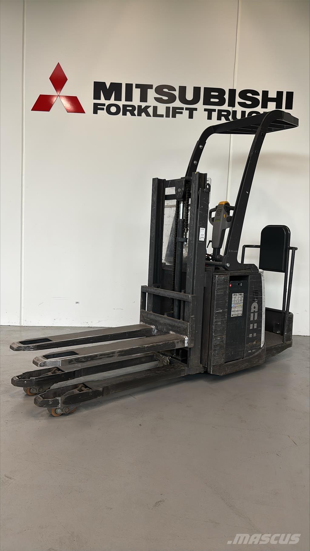 Atlet PDP200 Самохідні електроштабелери