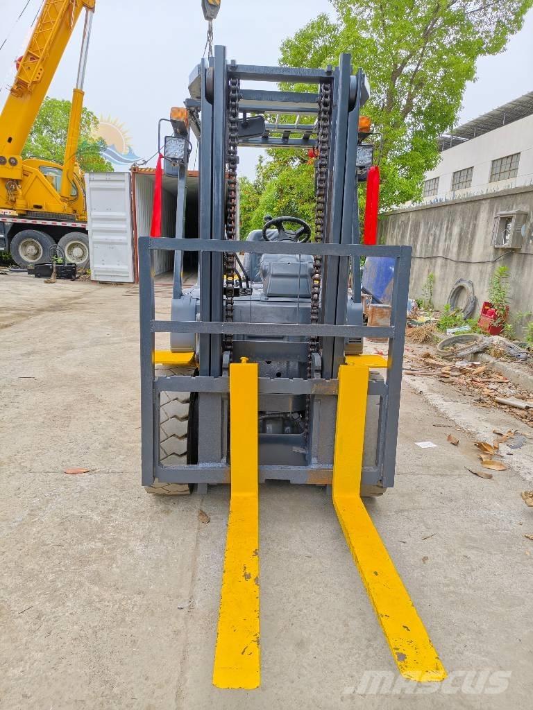 Komatsu FD30 Дизельні навантажувачі