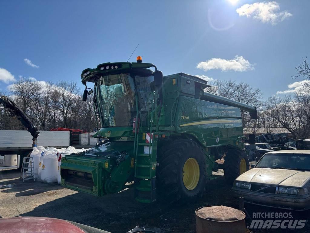 John Deere T670 Зернозбиральні комбайни