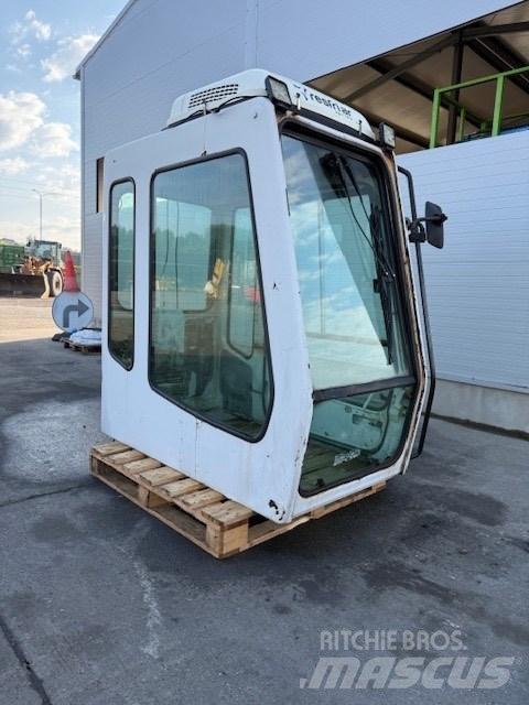 Liebherr CAB SERIE B Кабіна