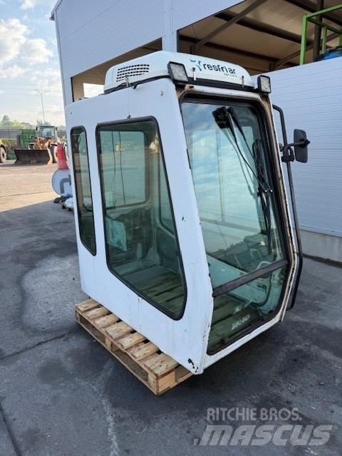 Liebherr CAB SERIE B Кабіна
