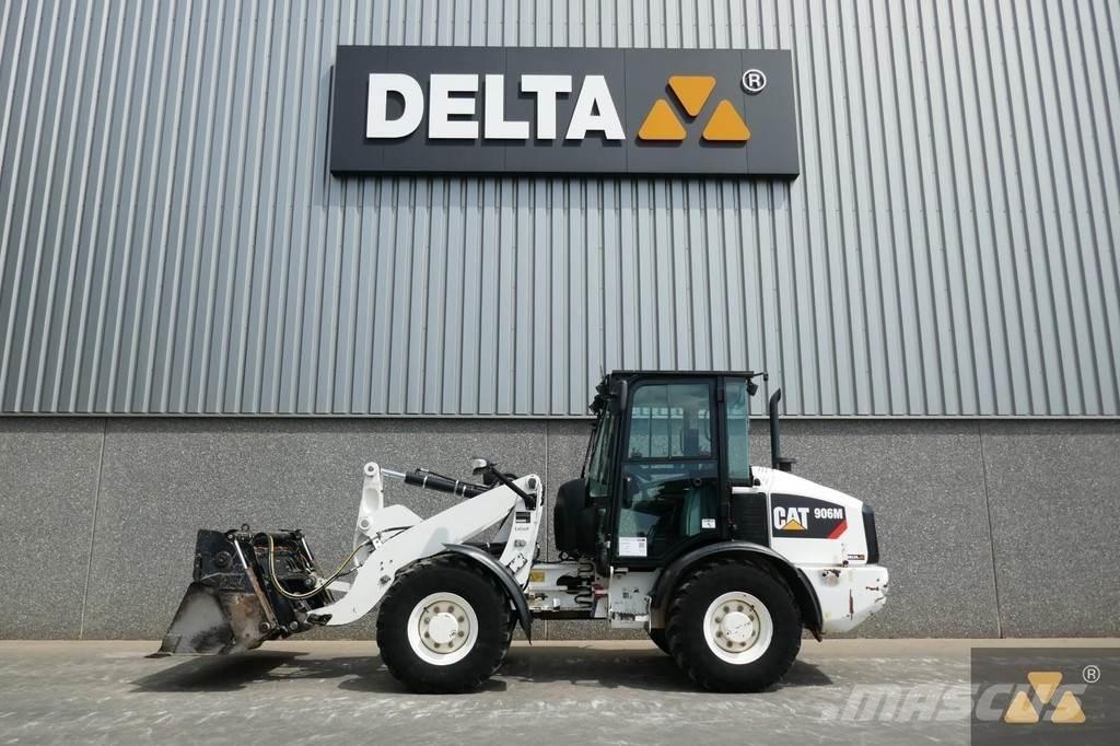 CAT 906M Фронтальні навантажувачі