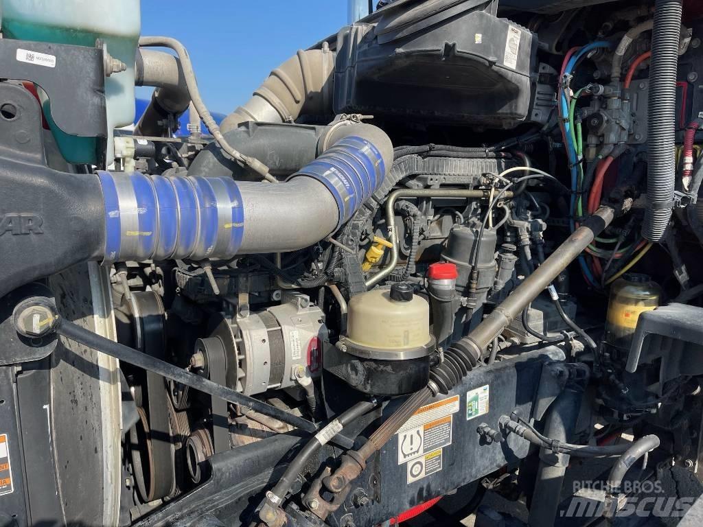 Peterbilt 567 Тягачі