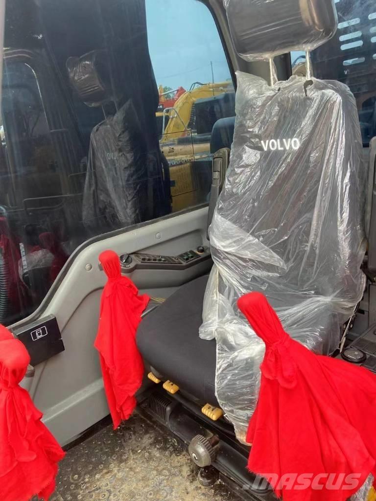 Volvo EC210D Гусеничні екскаватори