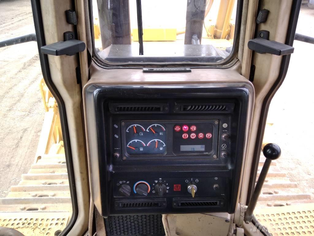 CAT D 6 R XL Бульдозери