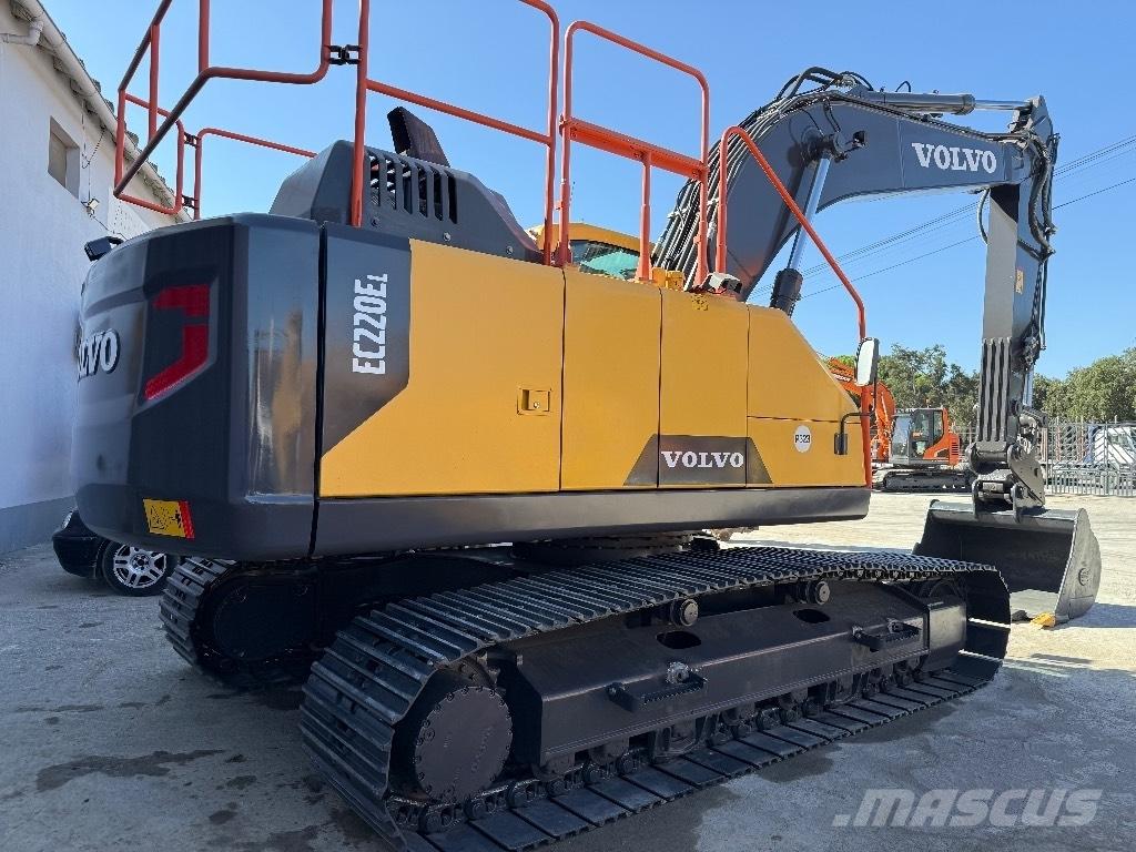 Volvo EC220E Гусеничні екскаватори