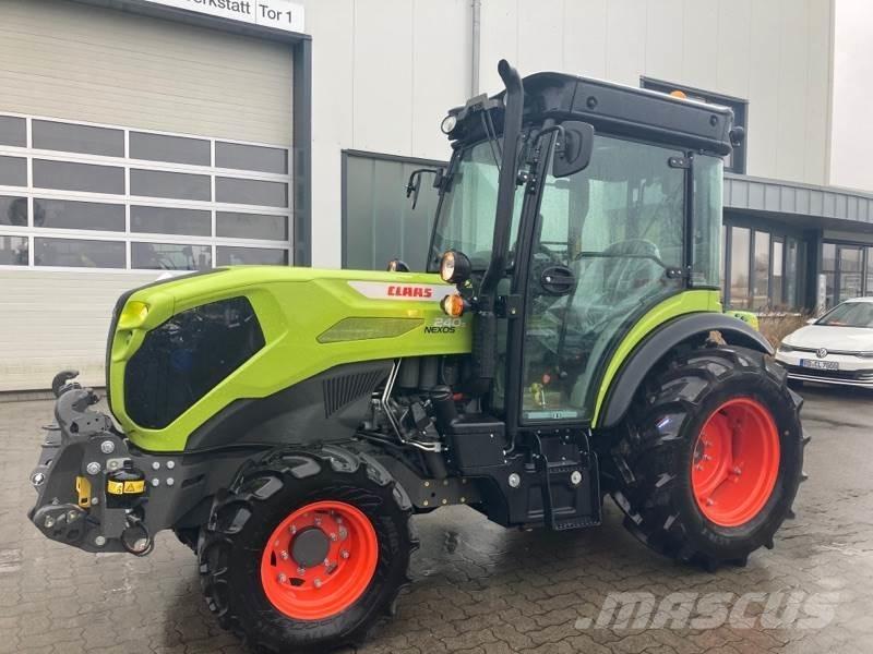 CLAAS NEXOS 240 S Трактори