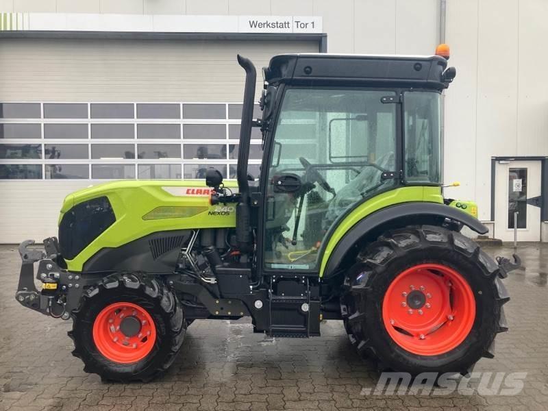 CLAAS NEXOS 240 S Трактори