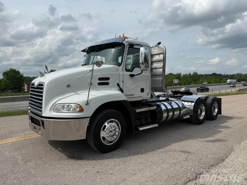 Mack CXU 613 Тягачі