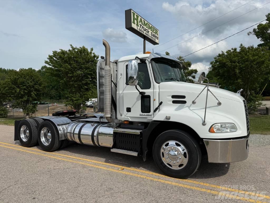 Mack CXU 613 Тягачі