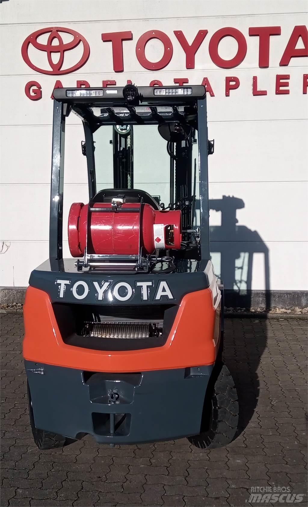 Toyota 02-8FGF30 Газові навантажувачі