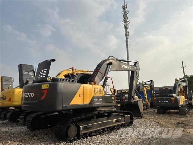 Volvo EC240 Гусеничні екскаватори