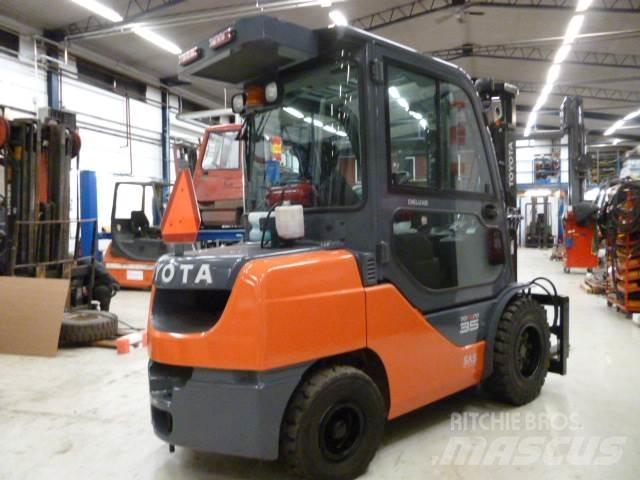 Toyota 52 - 2 - FDJF 35 Дизельні навантажувачі